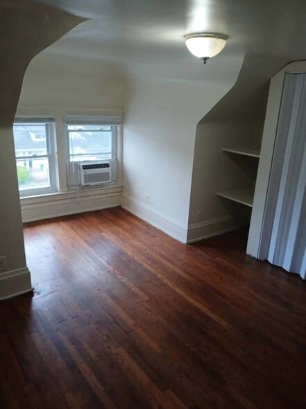 Building Photo - 1527 Jackson St