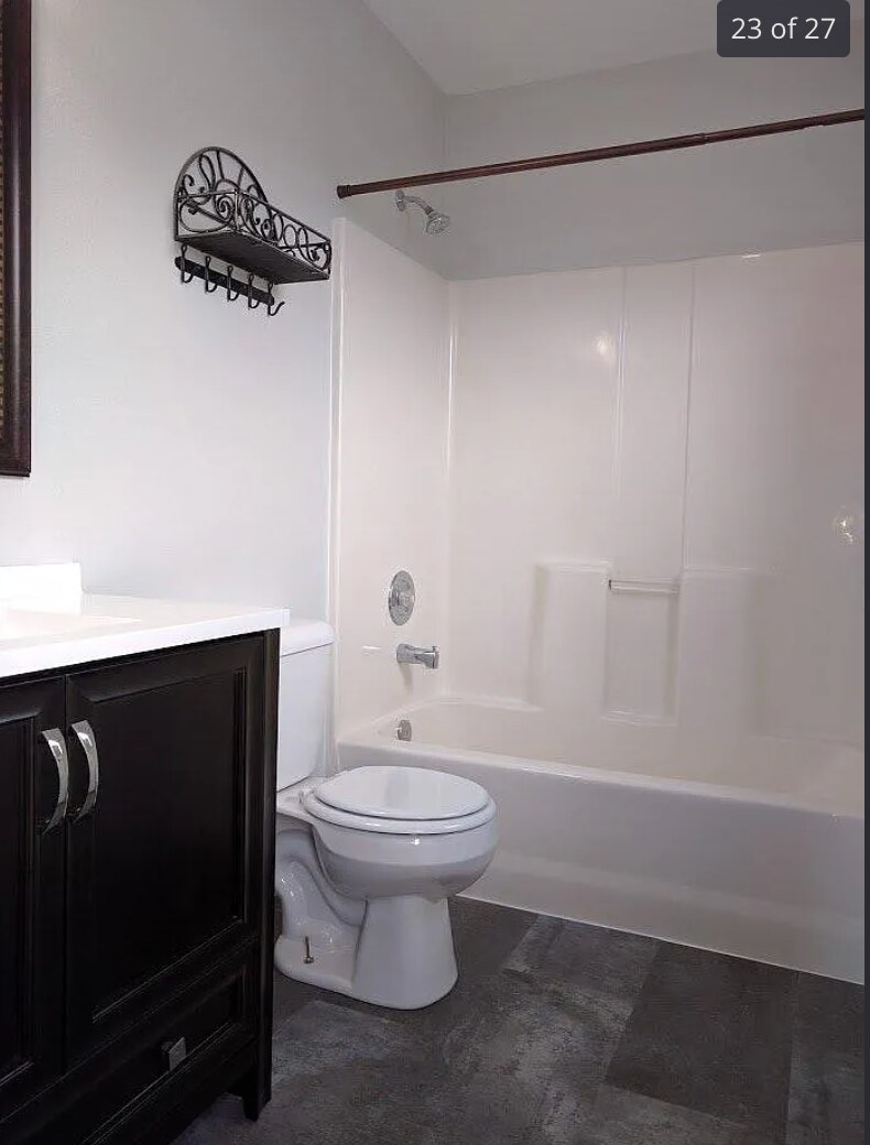 Building Photo - 806 Century Ln