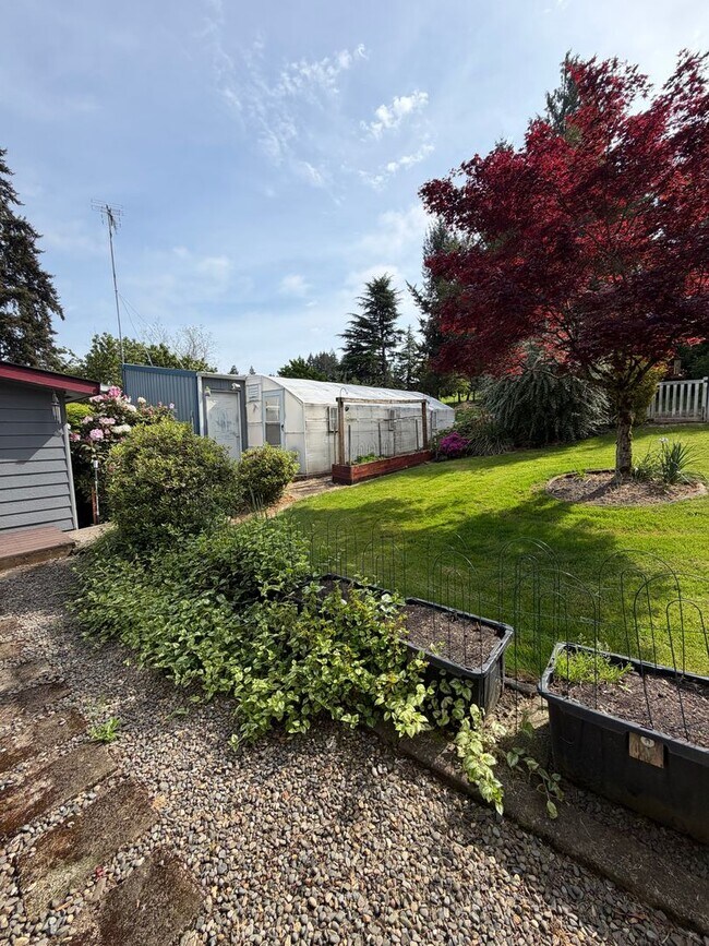 Building Photo - Rare 3-Acre 3BR Home in South Salem – Shops, Workspace & Greenhouses