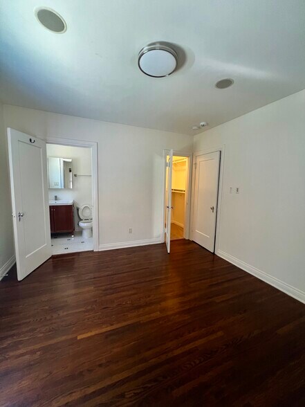 bd 2 + bath + closet - 1152 N Sycamore Ave