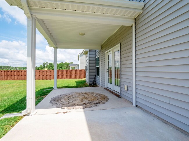 Building Photo - 909 Needlerush Rd