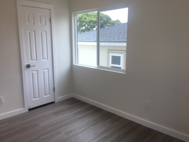 Building Photo - Updated 3 Bedroom Home in Pacific Beach!