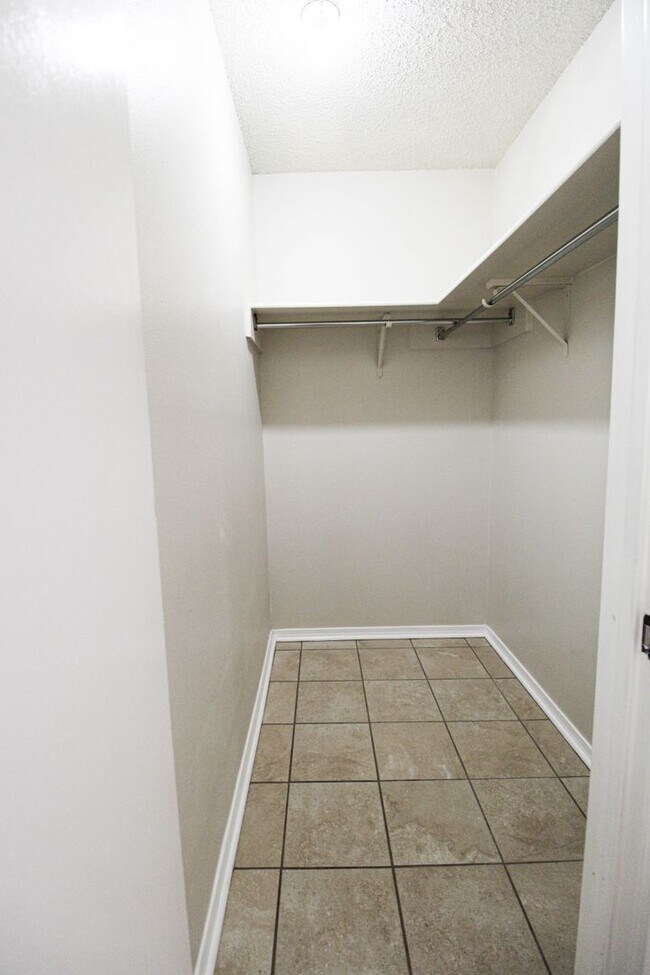 Building Photo - 3223 Tree Grove Dr