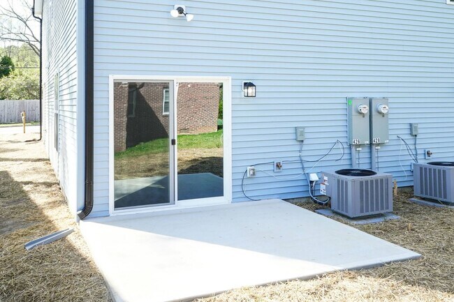 Building Photo - Brand NEW Three Bedroom Home!