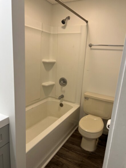 Building Photo - 208 E Front St