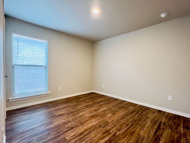 Building Photo - $500 MOVE-IN SPECIAL: New 3/2/2 in Frenshi...