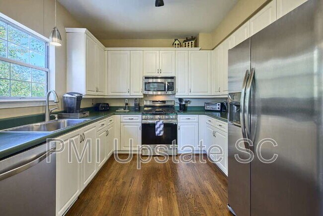 Building Photo - 430 Rosehaven Way