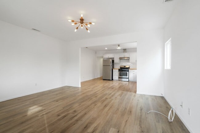 Building Photo - Houston Street 3 Bedrooms / 1 Bath Apartments in Boyle Heights
