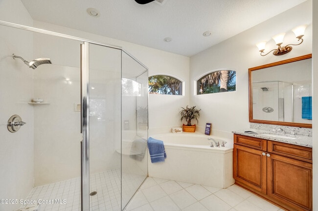 Building Photo - 129 Signature Dr