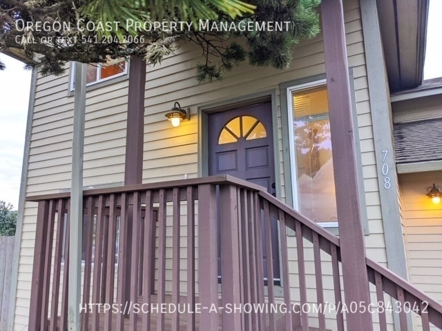 Primary Photo - 708 SW Bay St