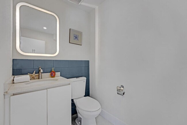 Building Photo - 3020 Seville St