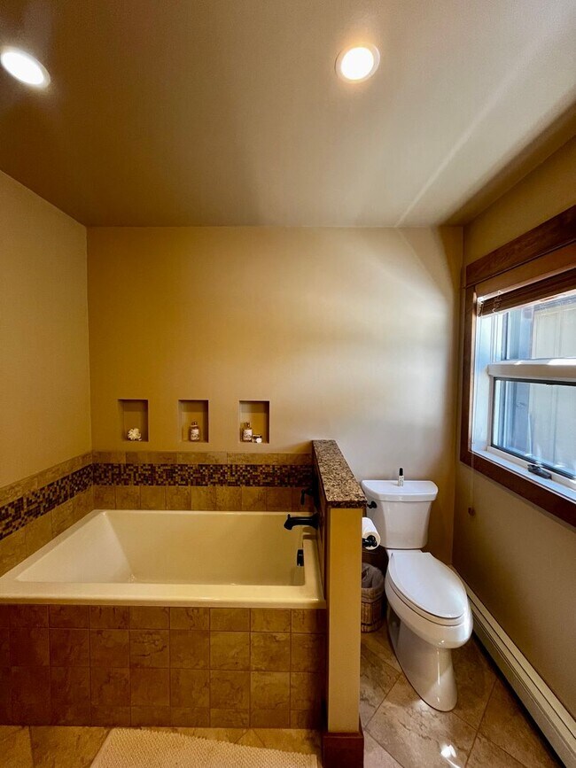 Building Photo - Executive Rental on Riverside Country Club...
