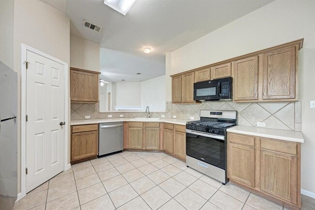 Building Photo - 18613 White Water Cove