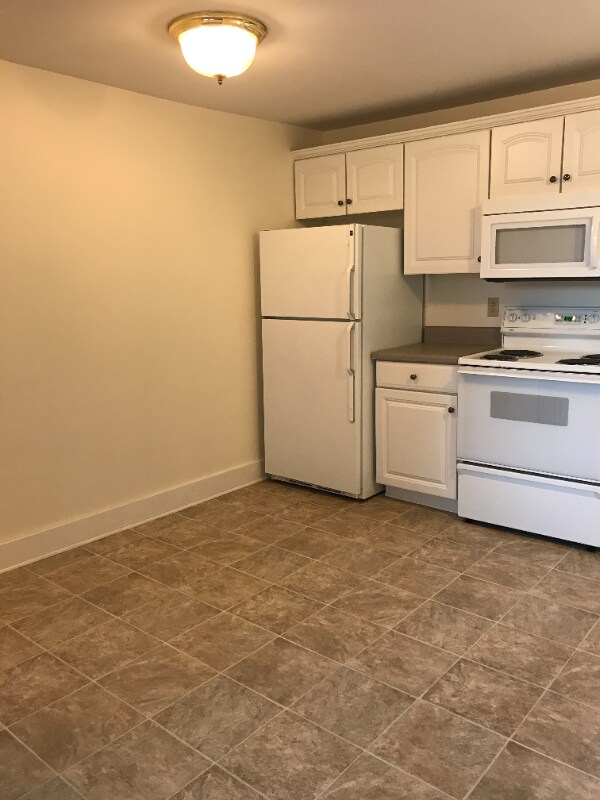 Building Photo - 624 1/2 S Main St