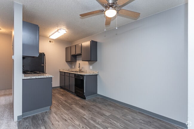 2BR, 1BA - 820 SF - Eagleview