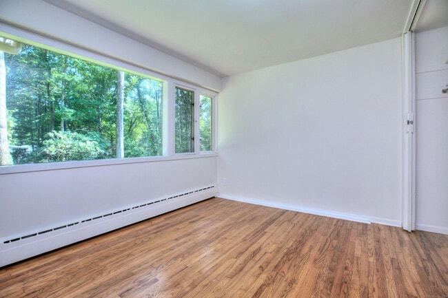 Building Photo - 208 Bayberry Ln