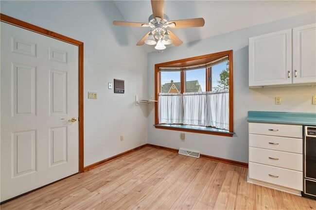 Building Photo - 1301 Grandview Ave