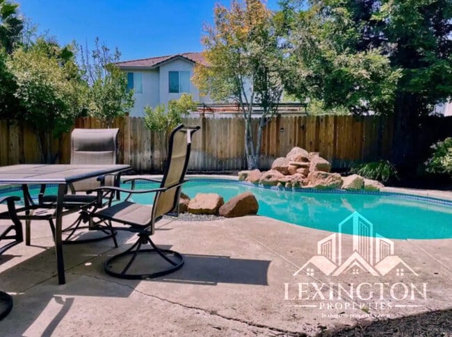 Building Photo - Stunning, 5BD/3BA Home, in West Sacramento with a Pool and BBQ!