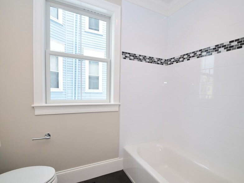 Building Photo - 41 Wenham St