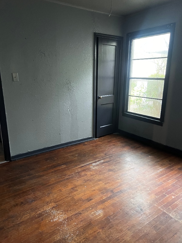 Building Photo - 426 W 75th St