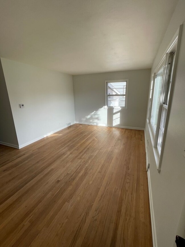 Building Photo - West Side 3 bedroom, 2 bathroom home for rent