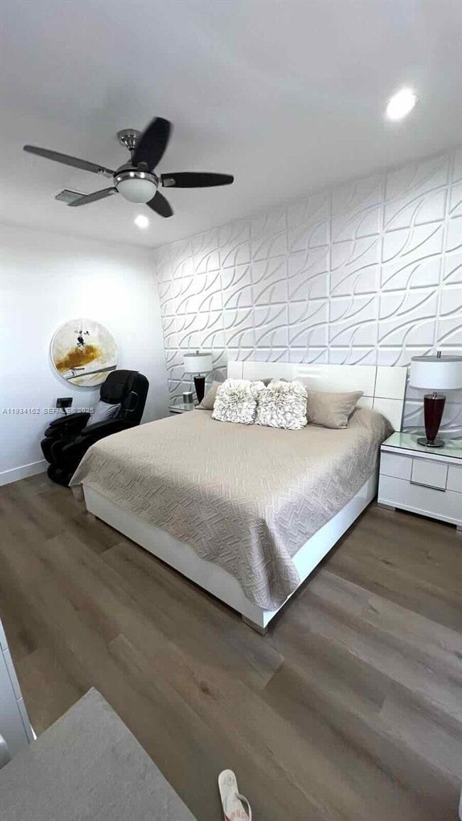 Building Photo - 6923 Julia Gardens Dr