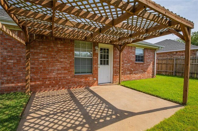 Building Photo - 808 Jon Dr