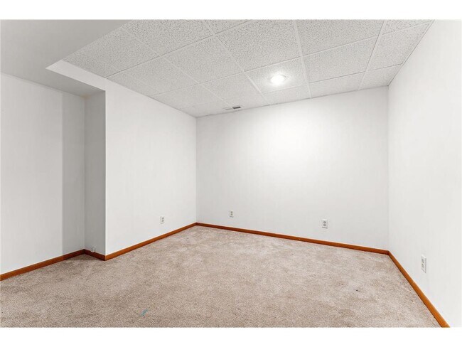 Building Photo - 4218 Sylvia Ln S