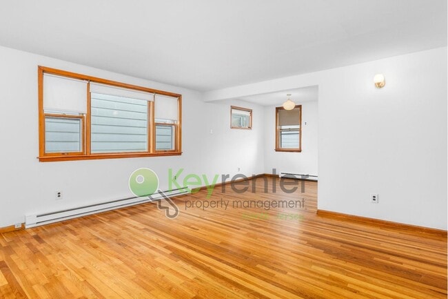 Building Photo - 1-Bed Apartment with Hardwood Floors, In-U...