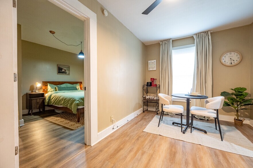 Building Photo - 4502 Kingsley Dr