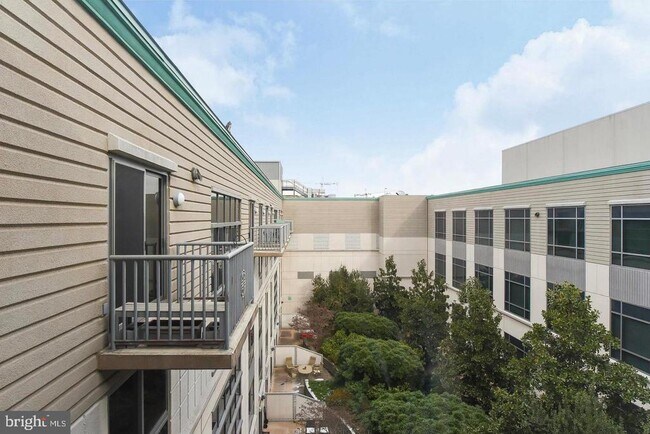 Building Photo - 777 7th St NW