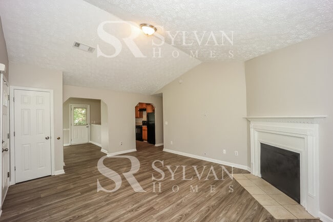 Building Photo - 11 Laurel Dr