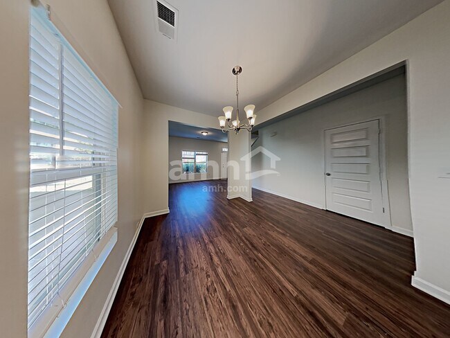 Building Photo - 2311 Foxy Dr