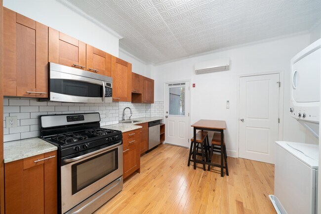 Building Photo - 502 2nd St