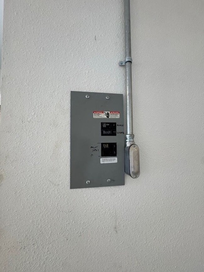 Building Photo - 2BR + 2 BONUS ROOMS with 54 foot Long Boat/Toys DEEP Garage