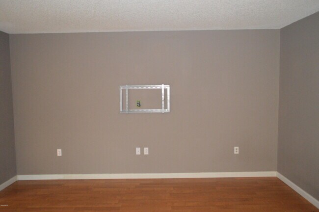 Building Photo - 101 Summer Pl