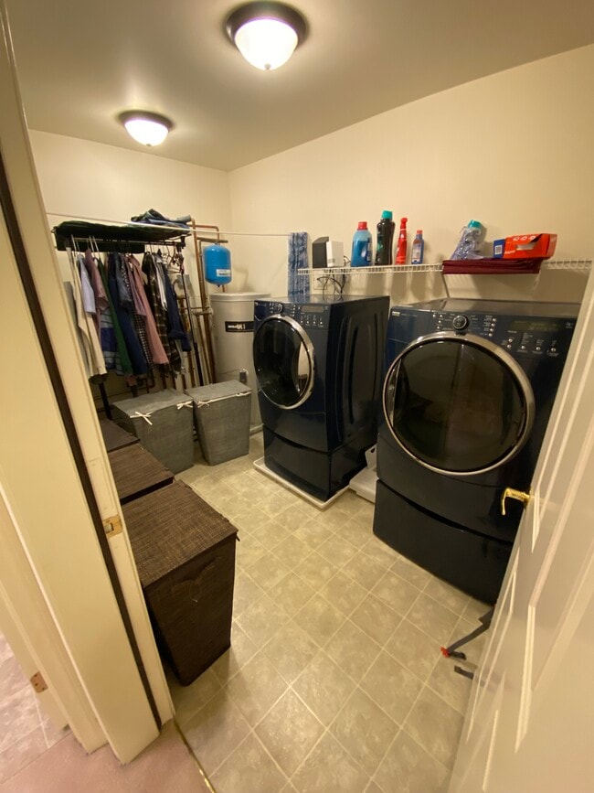 Building Photo - 7 Marion Ave