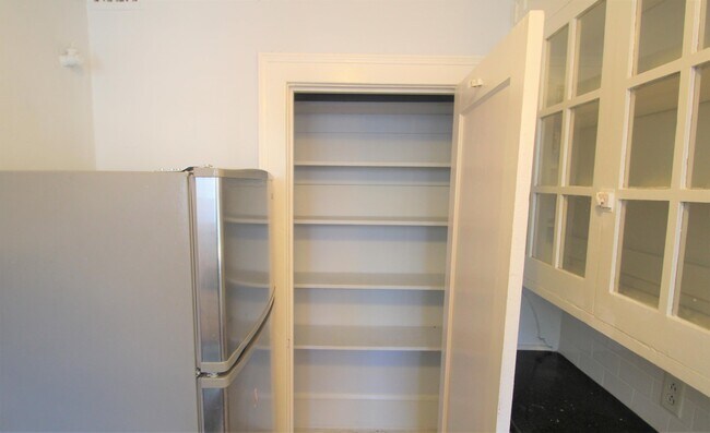 Building Photo - 1025 Goodwin St