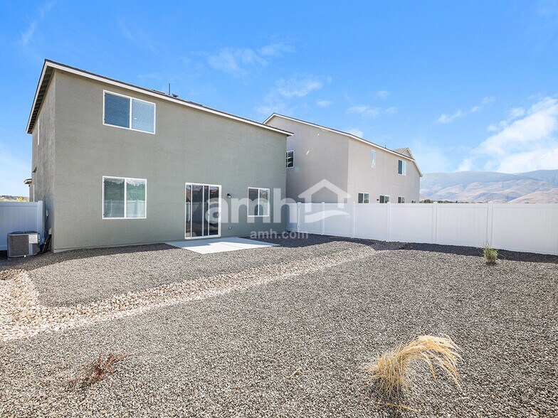 Building Photo - 2328 Dolly Ave
