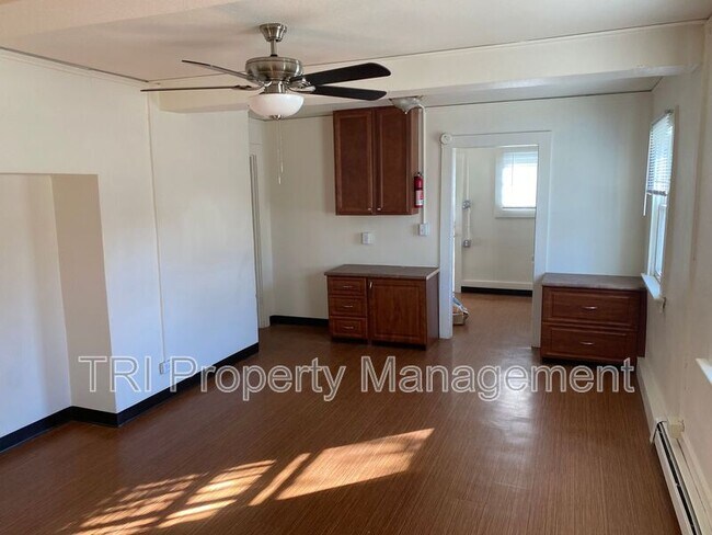 Building Photo - 2200 9th St