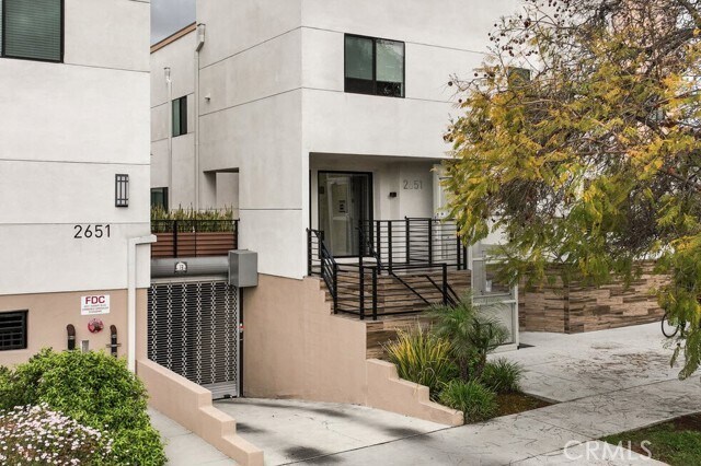 Building Photo - 2651 S Hobart Blvd