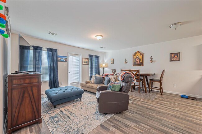 Building Photo - 15708 Del Norte Dr