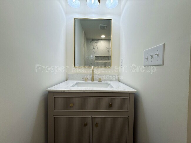 Building Photo - 5732 Allison Ave