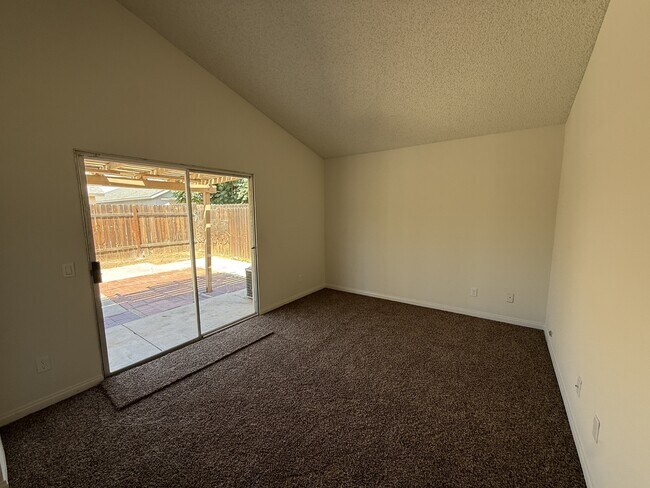 Building Photo - 480 Prairie Way