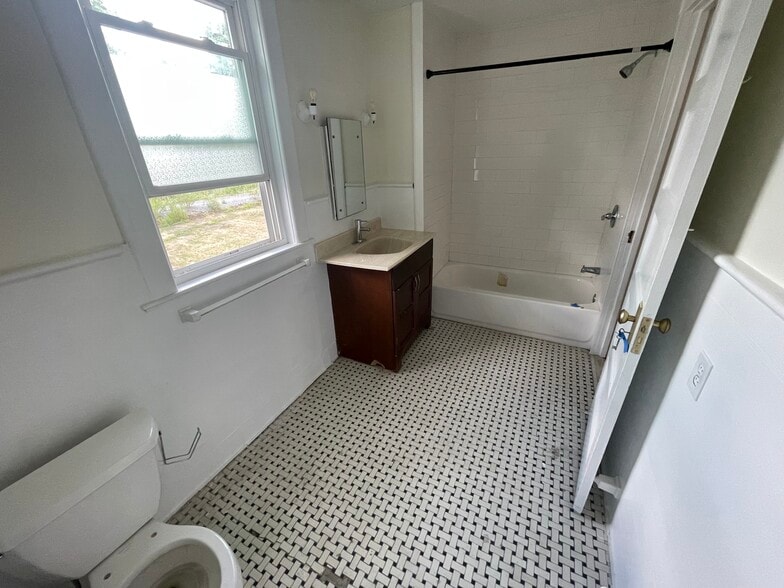 BATHROOM - 415 NY-146