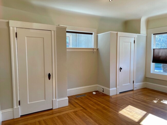 Building Photo - 482 38th St