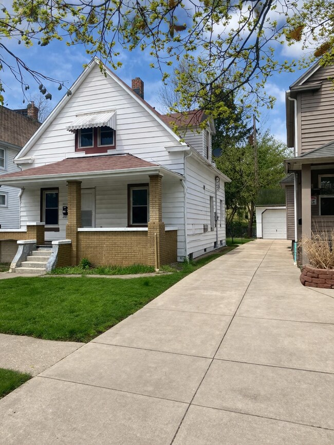 Building Photo - 2219 W 103rd St