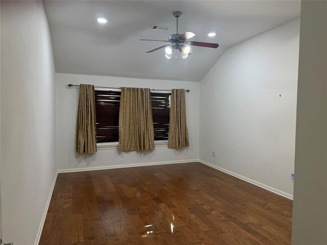 Building Photo - 15228 Fernhill Dr