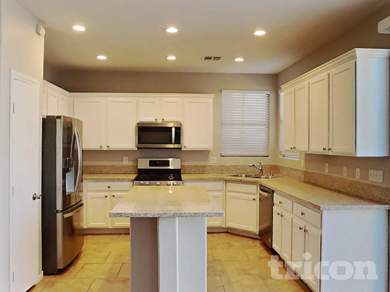 Building Photo - 4598 Hearts Desire Ave