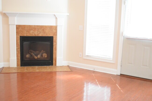 Building Photo - 1305 Wakefield Ct